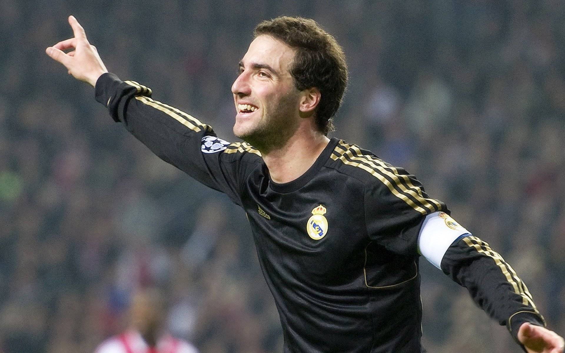 米兰体育-“2025世界运动会：高新体育中心举重赛场，选手一举成名”